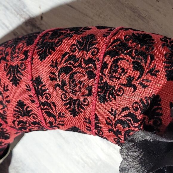 Victorian Mummy Hand Flower Wreath - Picture 11 of 16